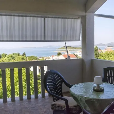 In With Sea View, Balcony, Air Conditioning, Wifi Lejlighed
