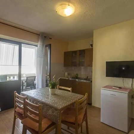 Apartman In With Sea View, Balcony, Air Conditioning, Wifi *