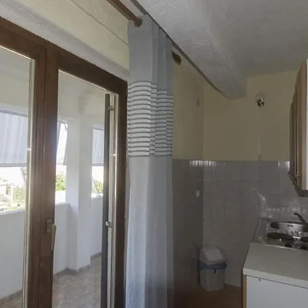 Apartman In With Sea View, Balcony, Air Conditioning, Wifi *